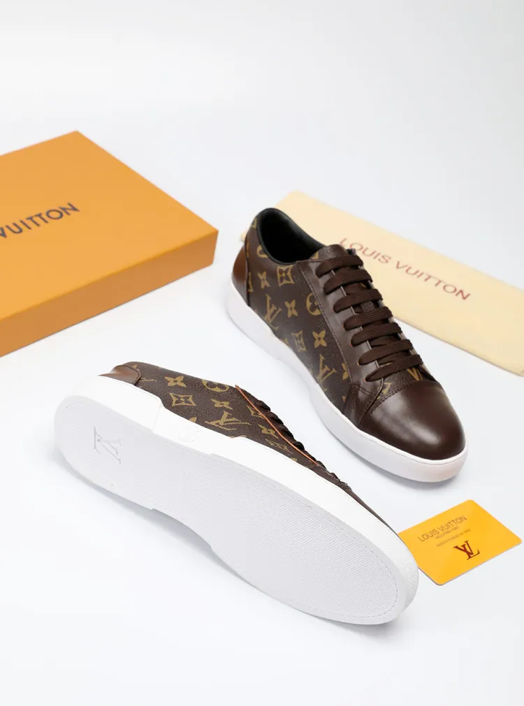 Factory price: 360💰LV official website popular series🔥🔥: 2 production, selected high-end imported cowhide, sheepskin lining sheepskin pads, paired with Louis Vuitton Monogram Ecli men's shoes 💰se canvas and pure black rubber soles, the ultimate simple design, the perfect interpretation of the latest inspiration for shoes, the integration of classics and fashion, high-end quality, worthy of your possession. The bottom car line will never be unglued🏆🏆🏆Welcome all sellers to sell in the picture above. We can send one piece on behalf of you. The code number is 38-44 (45 codes can be customized)